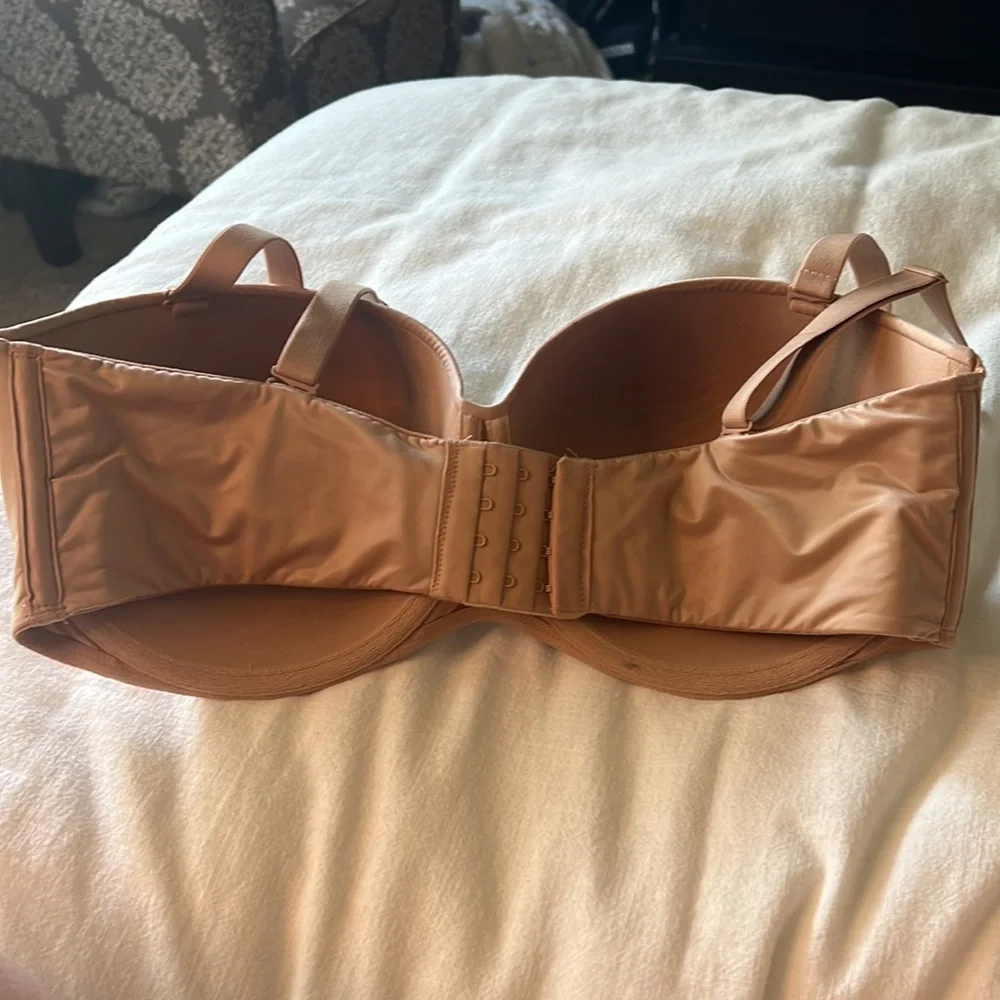 Victoria’s Secret Body by Victoria Lined Strapless - Picture 2 of 3